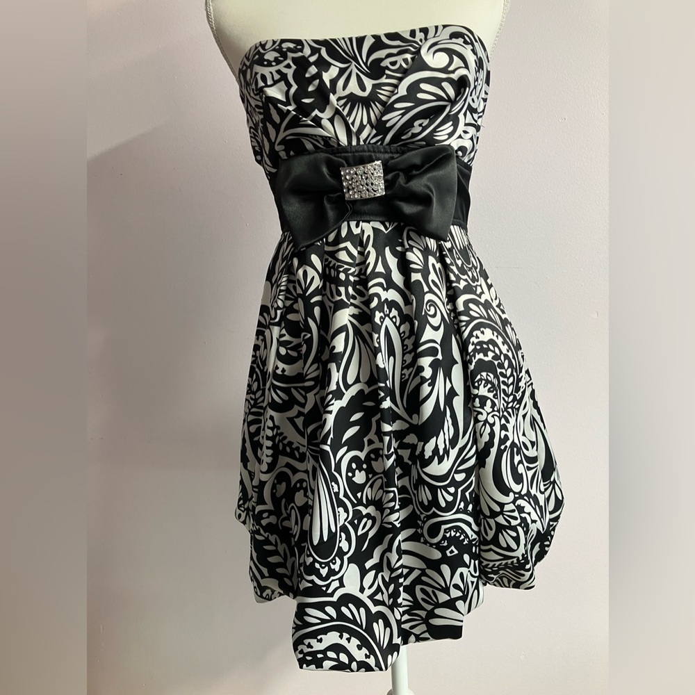 Women’s Strapless Mini Dress, Size 5 Juniors, Black/White, Dressy, Speechless